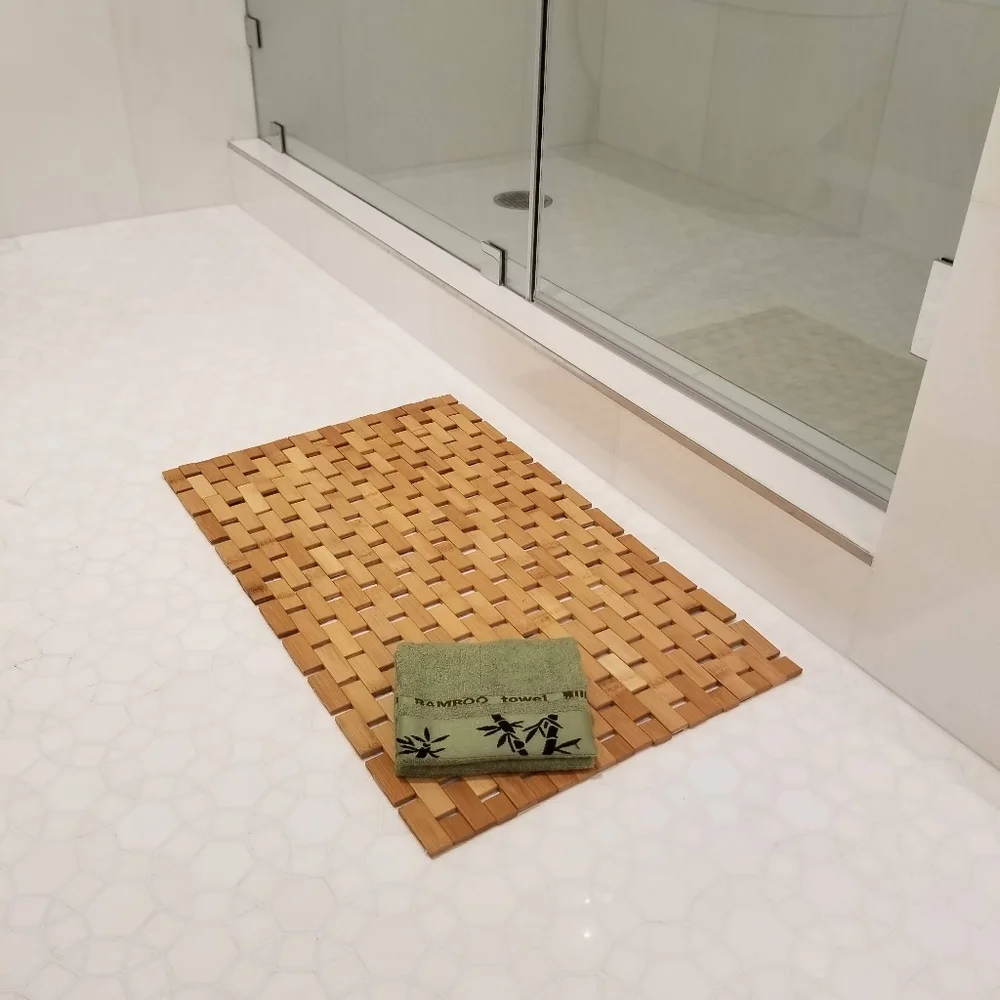 Bamboo bath mat with  free hand towel